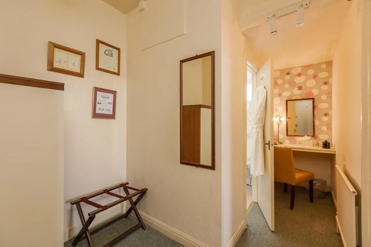 ***  피커링 Crossways B&B 영국